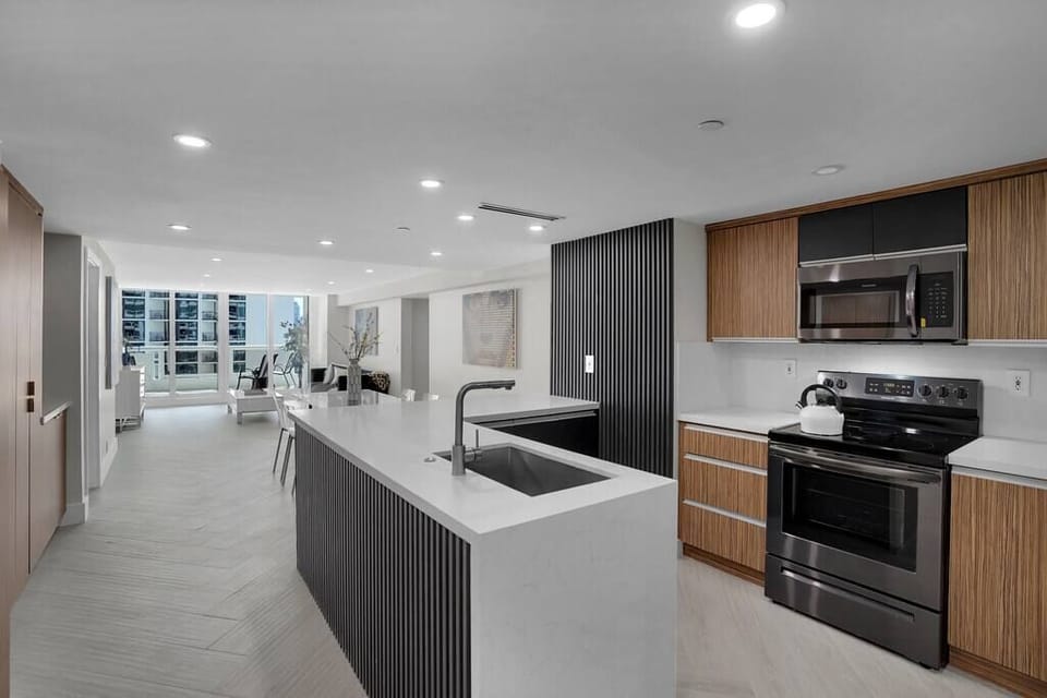 Fully equipped open concept kitchen with washer/dryer 
