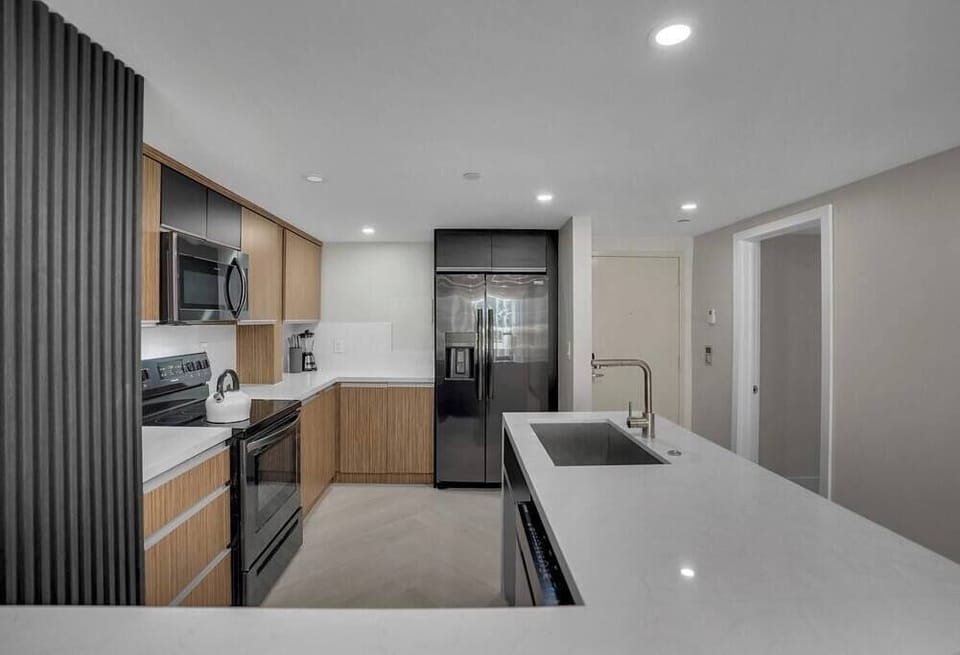 Fully equipped open concept kitchen with washer/dryer 