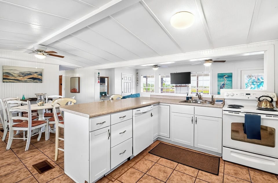Kitchen and dining table