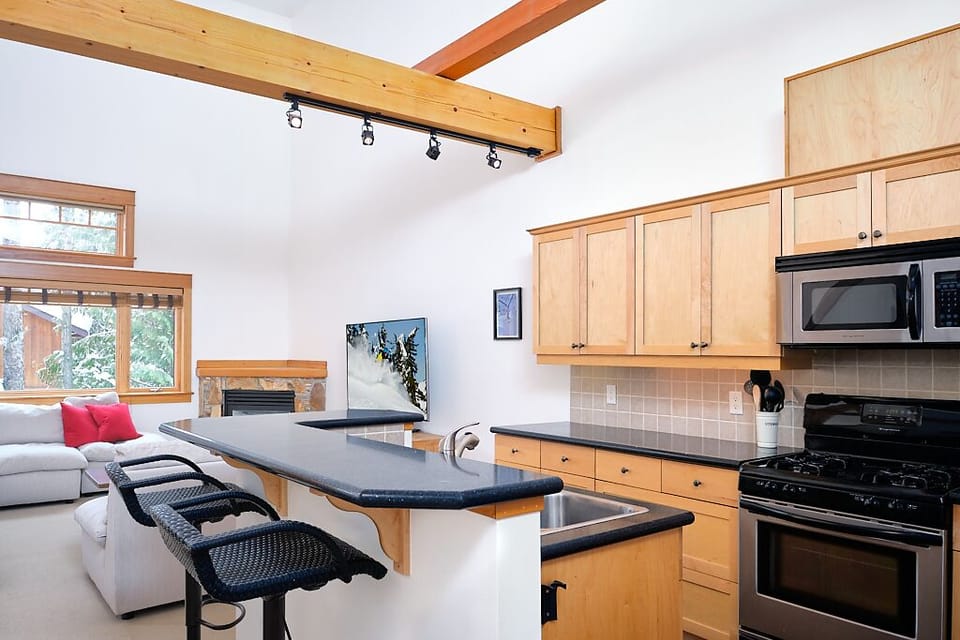 CascadeLodge4b-Jan.-23-lw-st-028