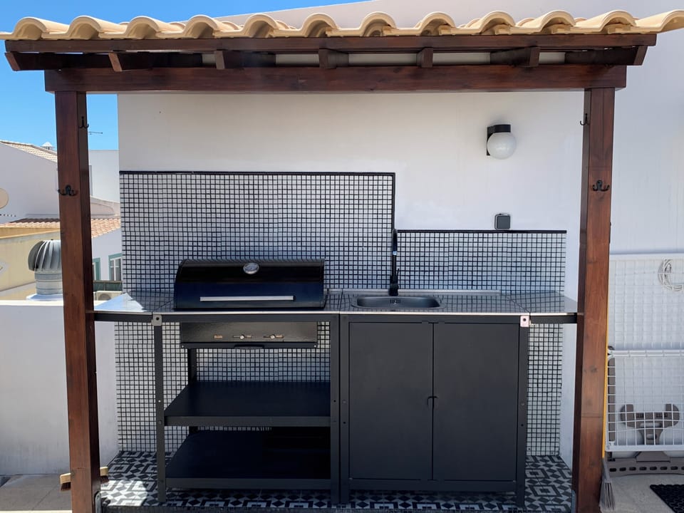 Terrace

BBQ + Sink