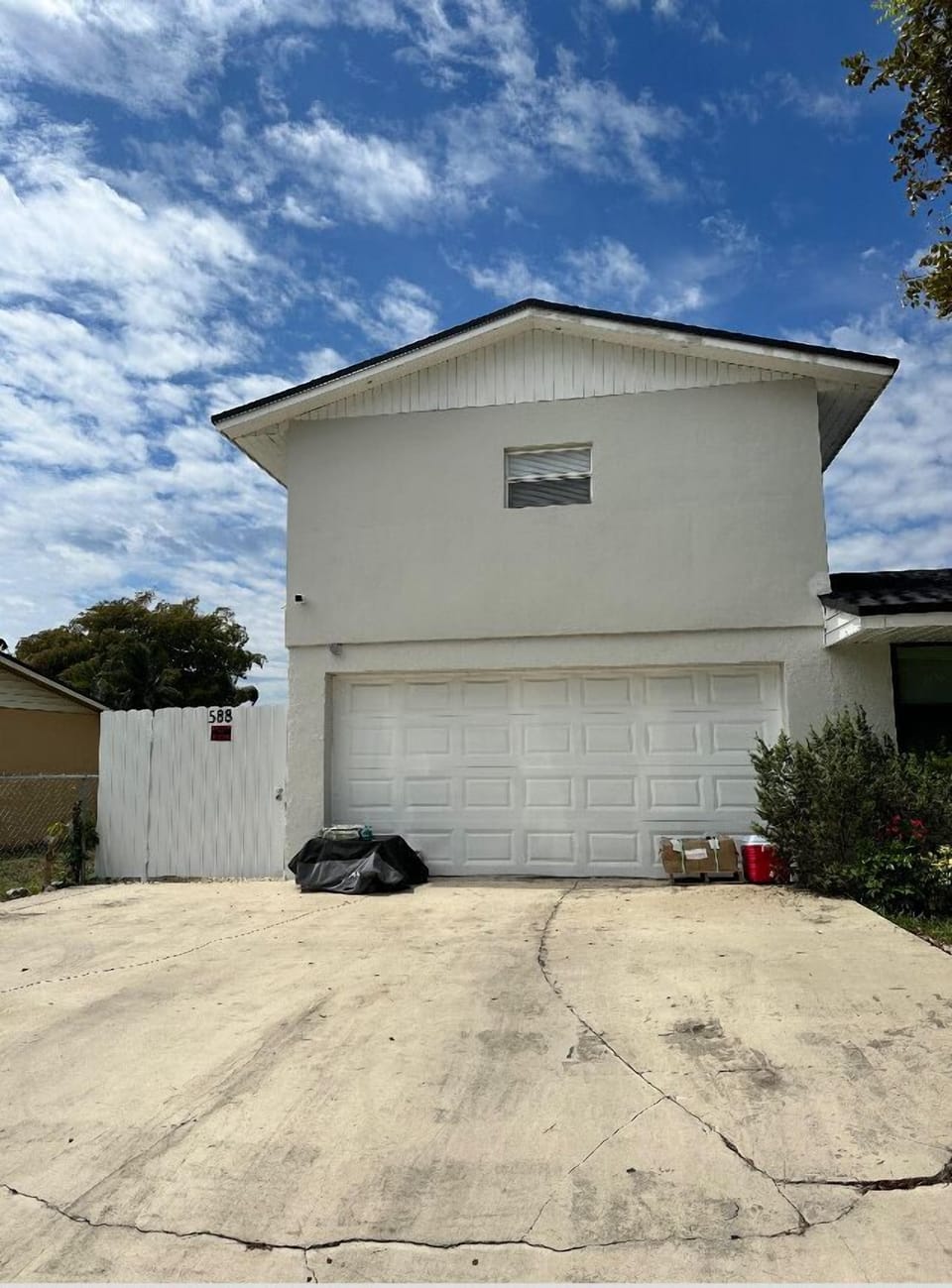 Apartment with it’s private entrance. 