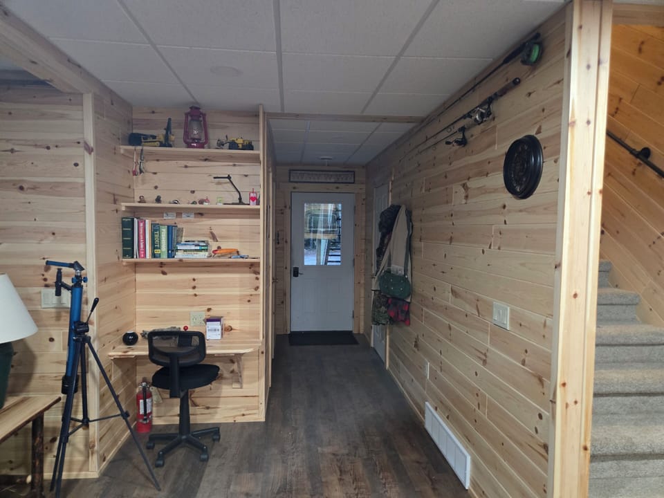 1st floor entrance and 2nd floor stairs