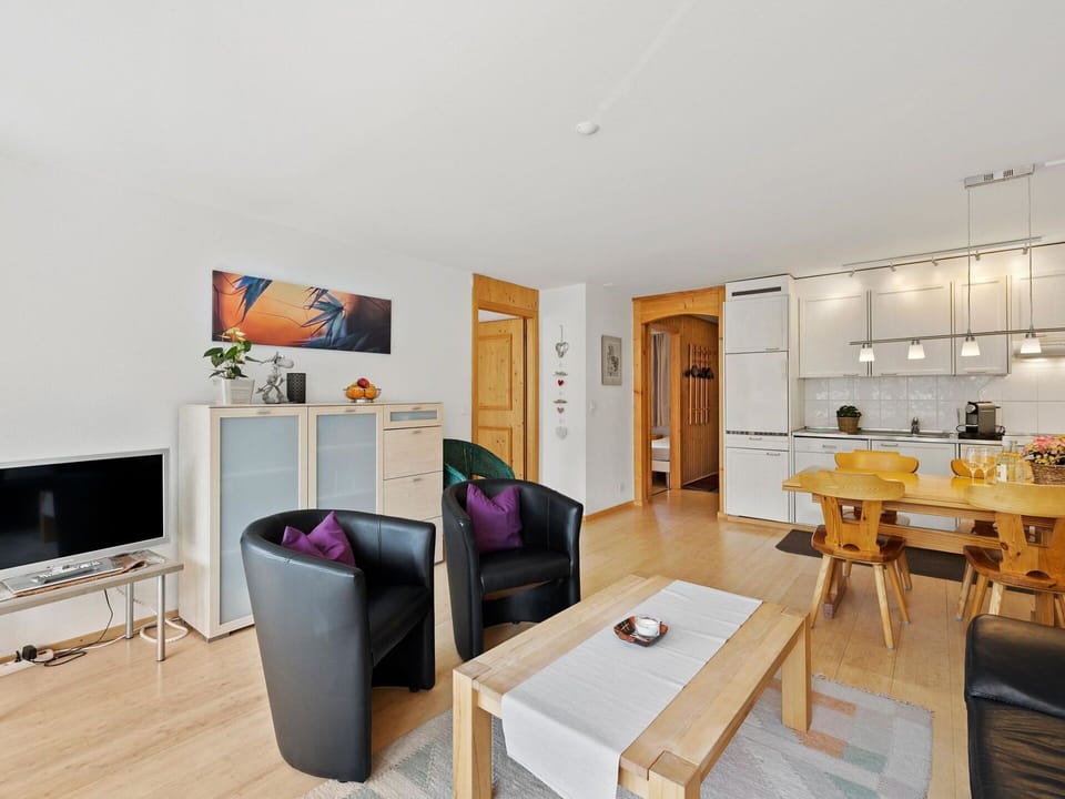 Furniture, Table, Property, Lighting, Wood, Interior Design, Flooring, Living Room, Floor, Houseplant