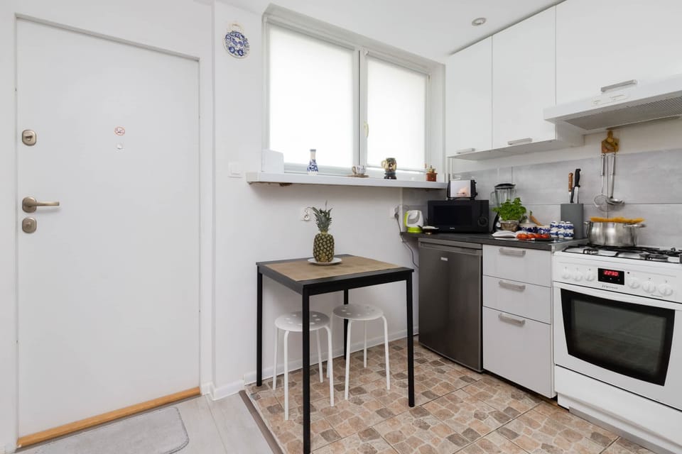 Modern, fully equipped kitchenette.