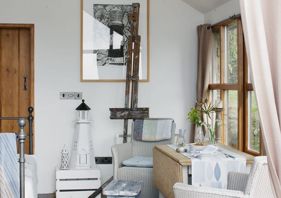 Studio sunroom with en suite and patio doors to the poolside.