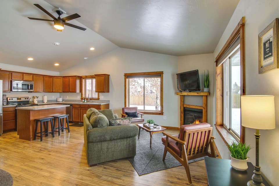 Belgrade Vacation Rental | 2BR | 2BA | 1,100 Sq Ft | 2 Steps to Access