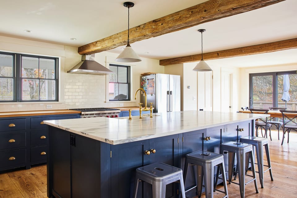 Kitchen with large island