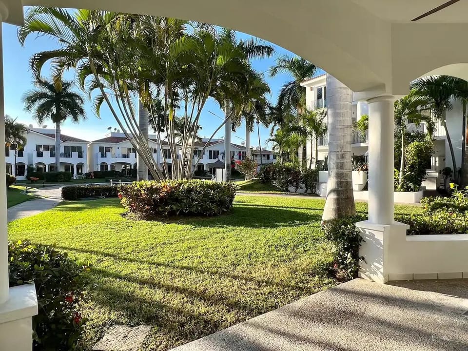 Patio and garden view - Patio y vista de areas verdes