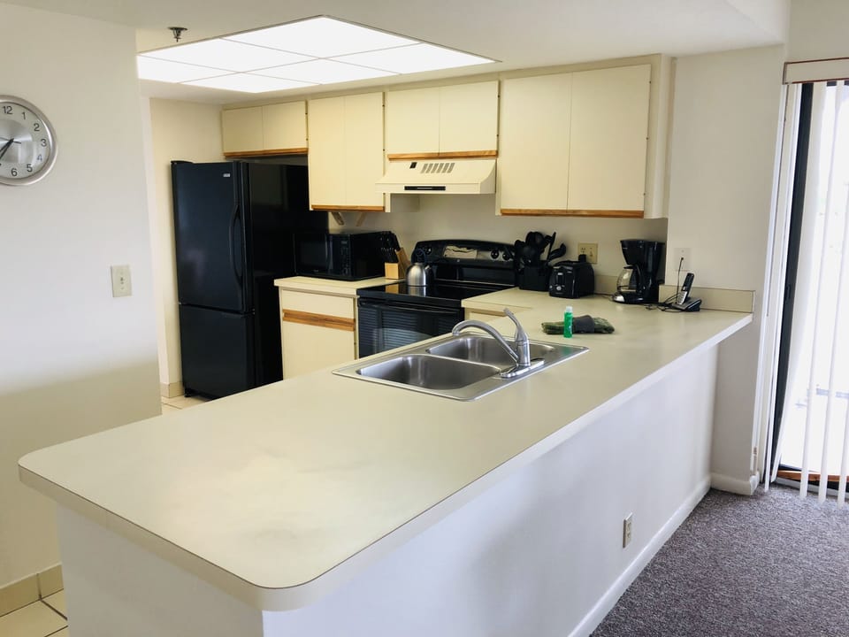 Kitchen/ Bar