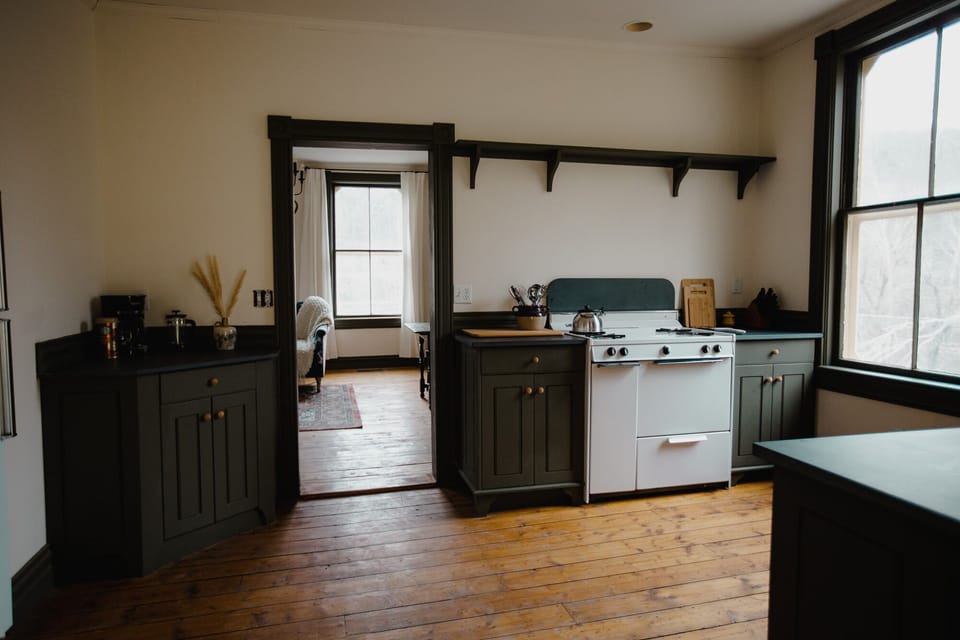 Riverhouse Apt Kitchen