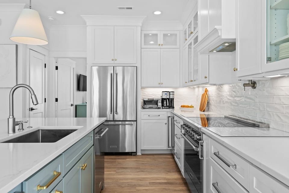 Elegant, well equipped chef's kitchen