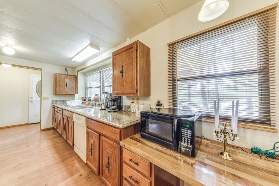 Kitchen | Blender | Crockpot | Drip Coffee Maker | Toaster