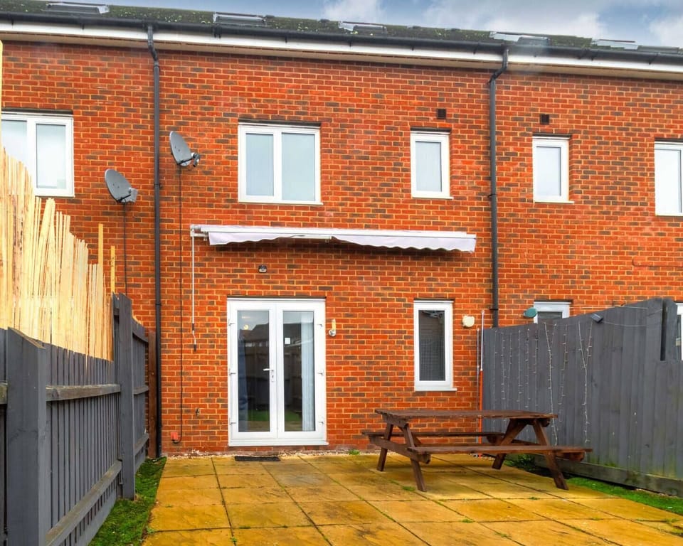 Paved backdoor patio & wooden picnic table