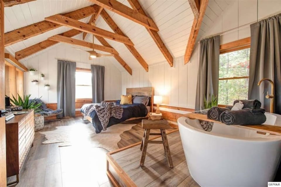Master bedroom with King bed