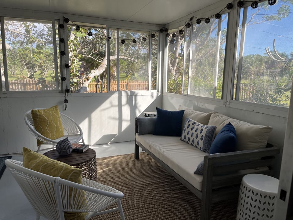 Enjoy relaxing on quiet back porch. table for 6 spacious back yard mango orchard