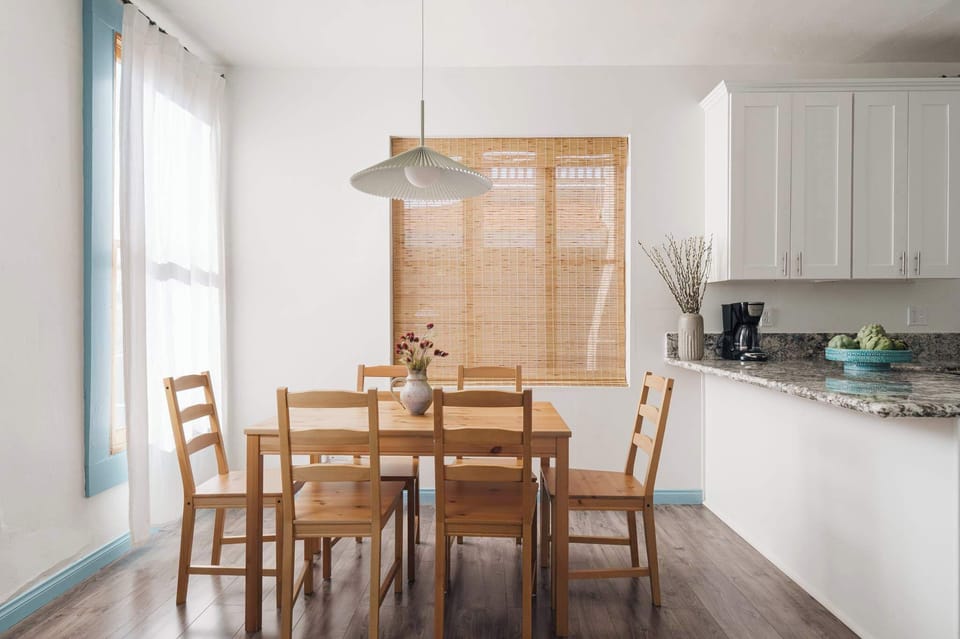 Bright Dining Area | Table for 6