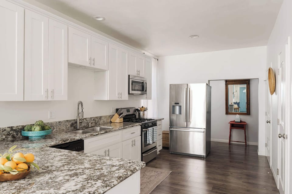 Kitchen | Full Appliance Set | Dishwasher | Stovetop Oven | Microwave | Refrigerator