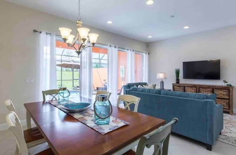 The place is full of natural light!

