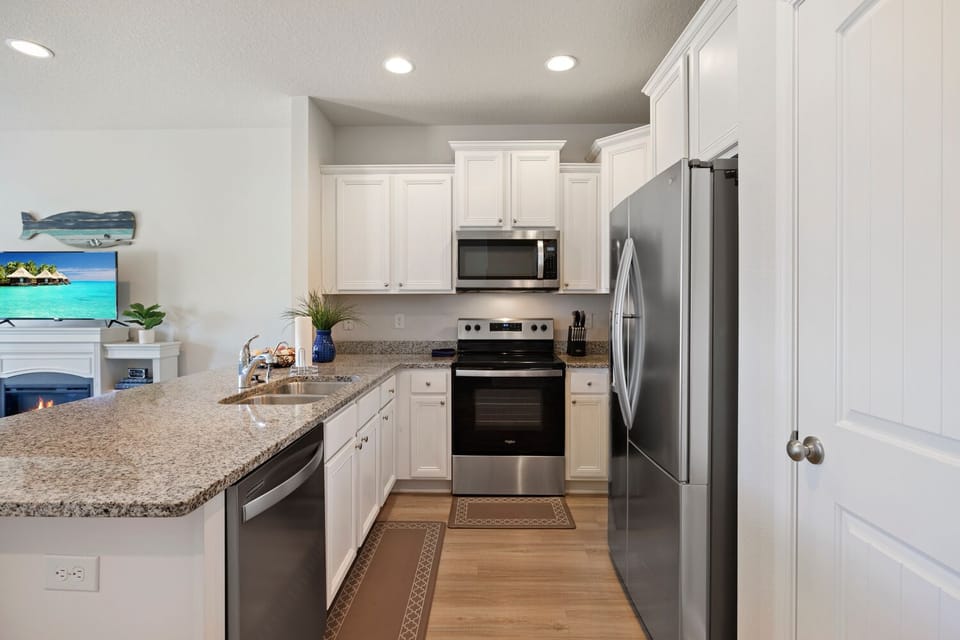 Fully stocked kitchen for making meals or packing a lunch for the beach or ball fields.