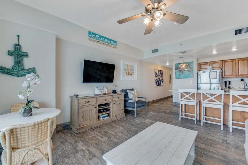 Another look at the living room