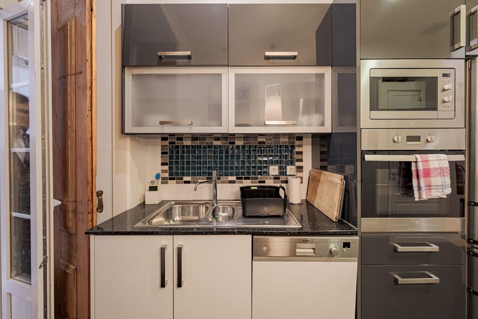 Fully equipped kitchen, very bright and spacious