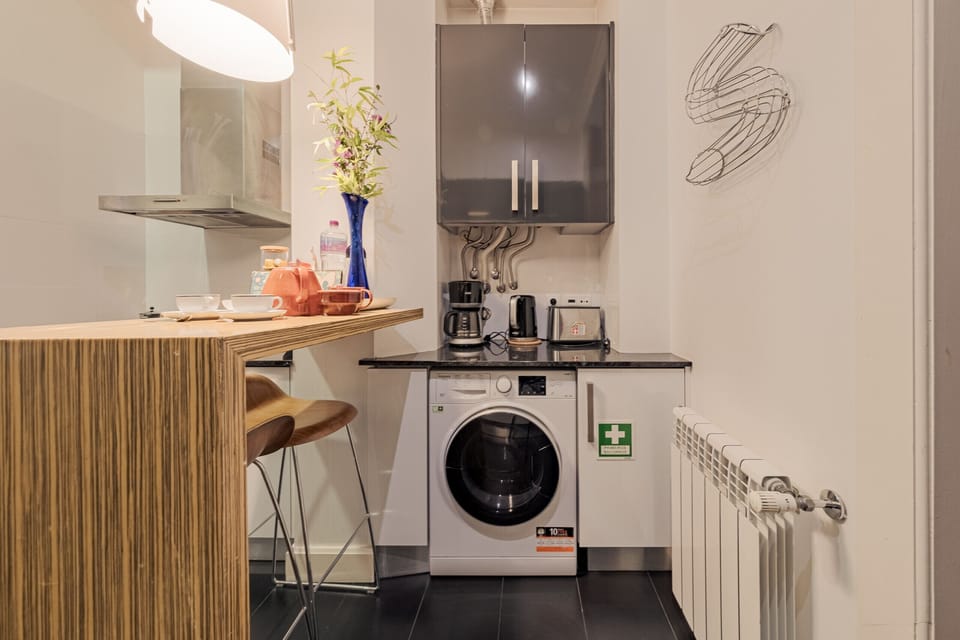 Fully equipped kitchen, very bright and spacious