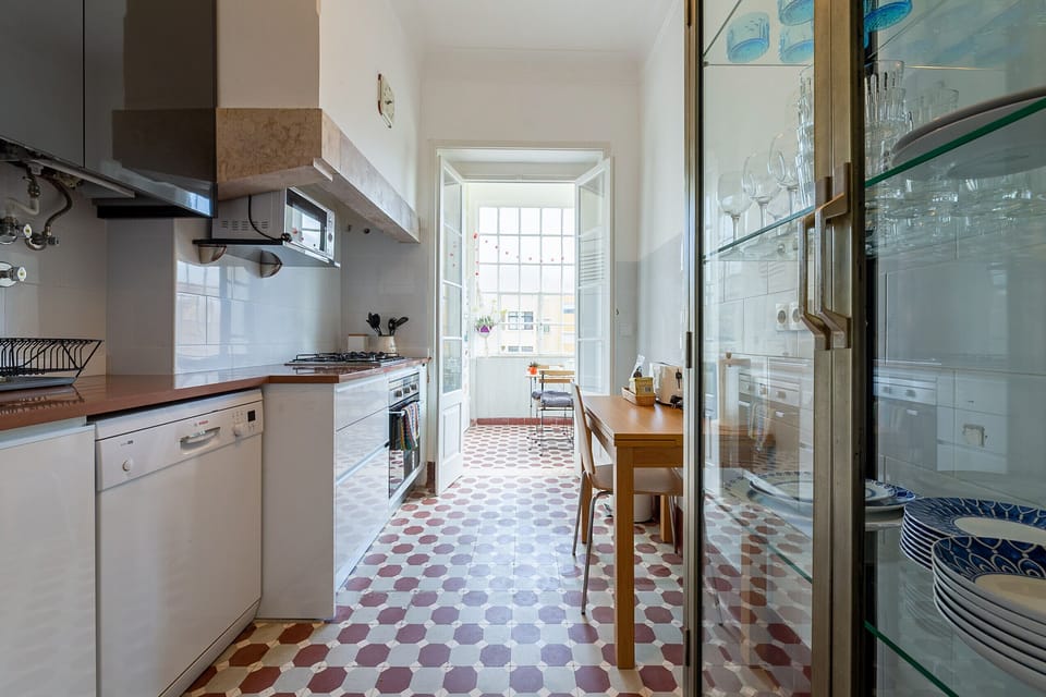 Fully equipped kitchen, very bright and spacious
