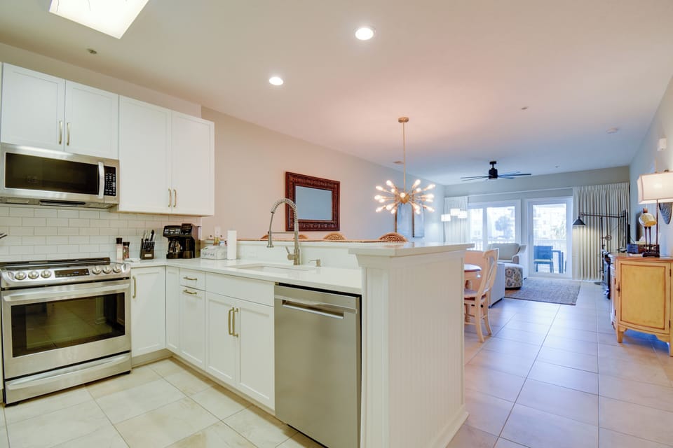 Kitchen | Pots & Pans | Toaster | Dishware & Flatware