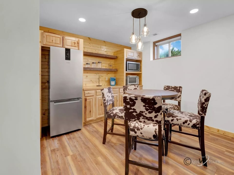 Kitchenette/Game Room