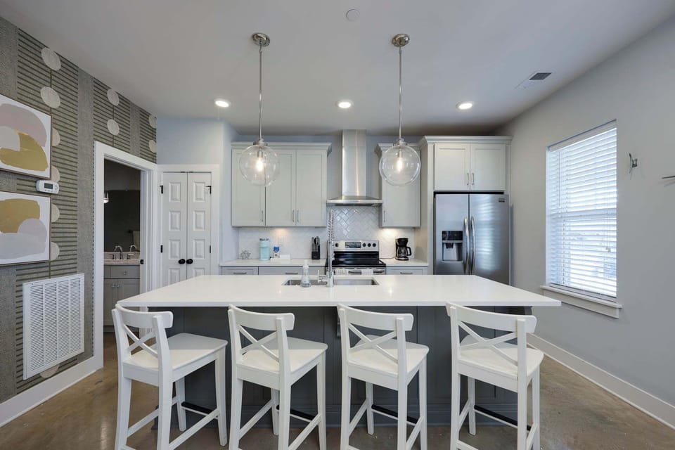 Stylish space with modern finishes, perfect for culinary adventures!