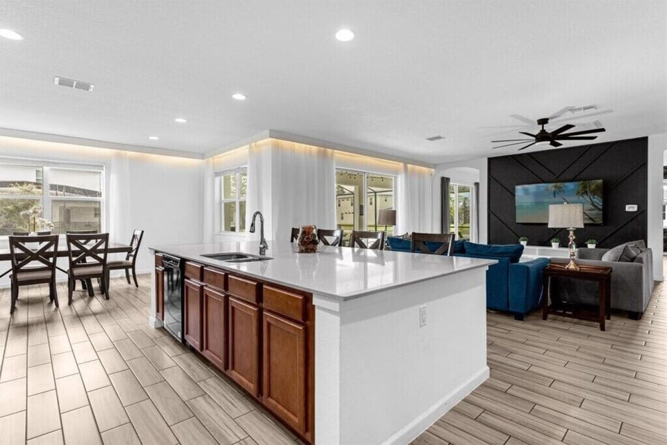 09-3851 Sonoma Blvd (09).jpg