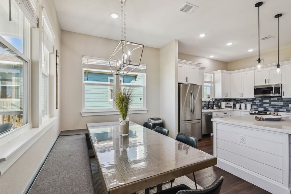 Dining Area - Seating for 10