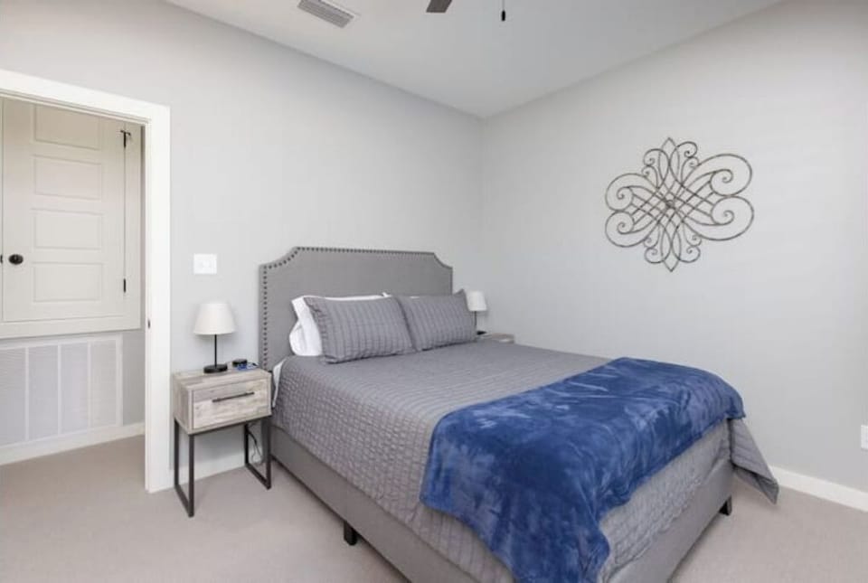 3rd bedroom with Queen bed.