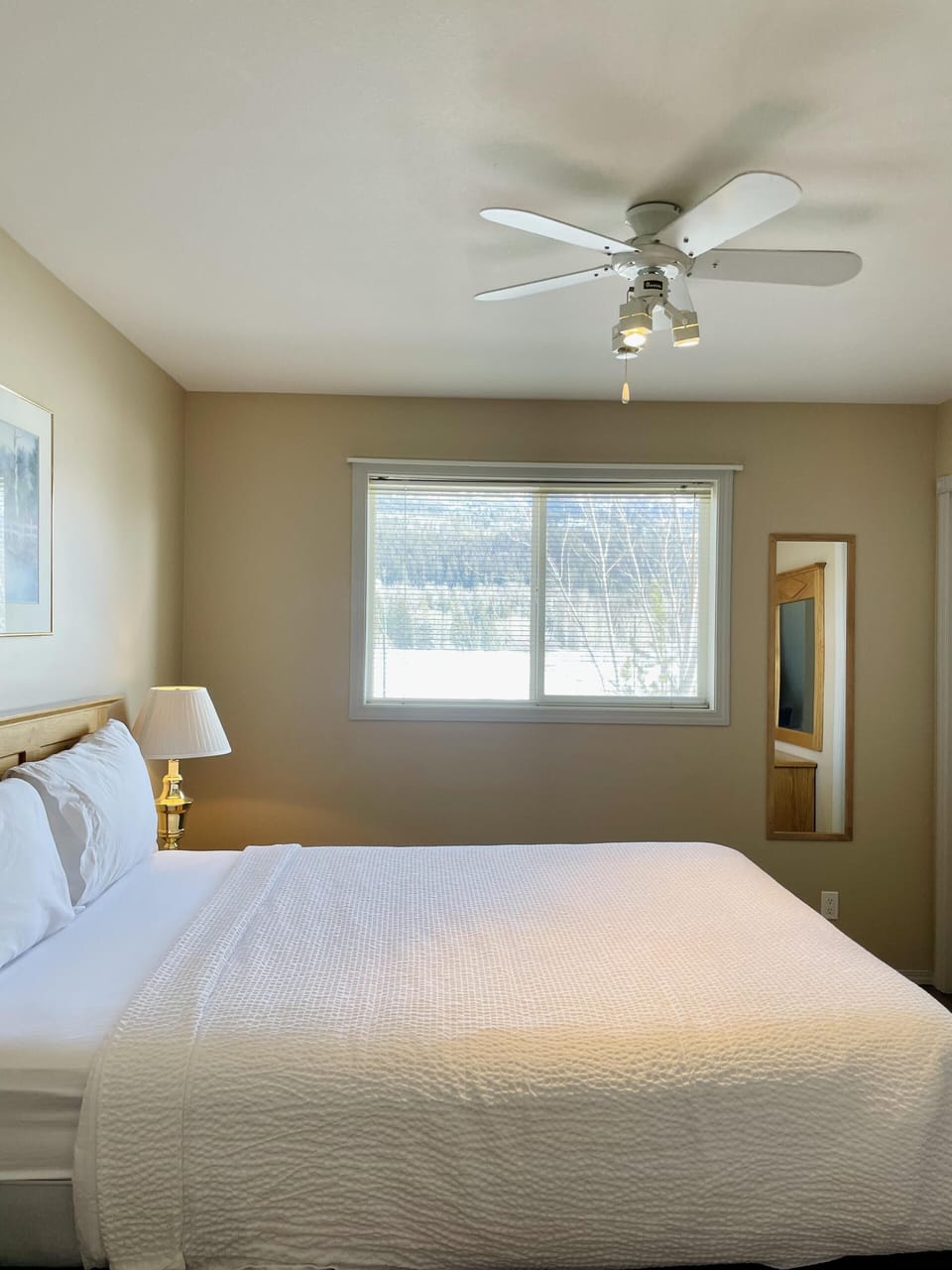 Deluxe 3 Bedroom Condo 2 Bath- NO PETS image 3