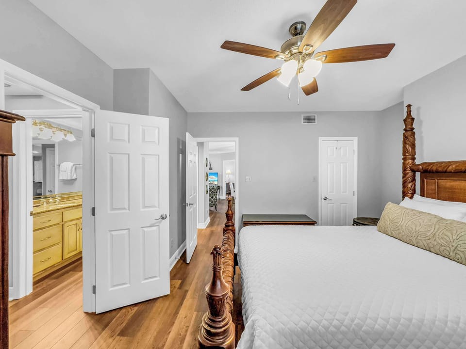 Second guest bedroom with ensuite bathroom