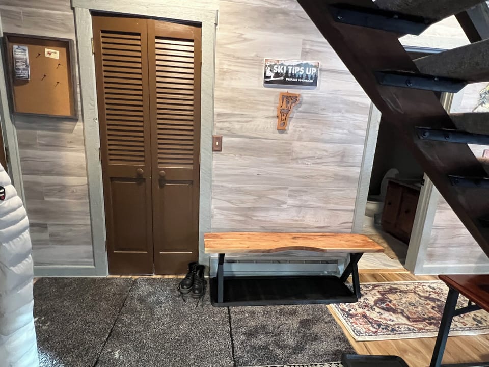 Large Entrance. Large closet for coats and washer and dryer