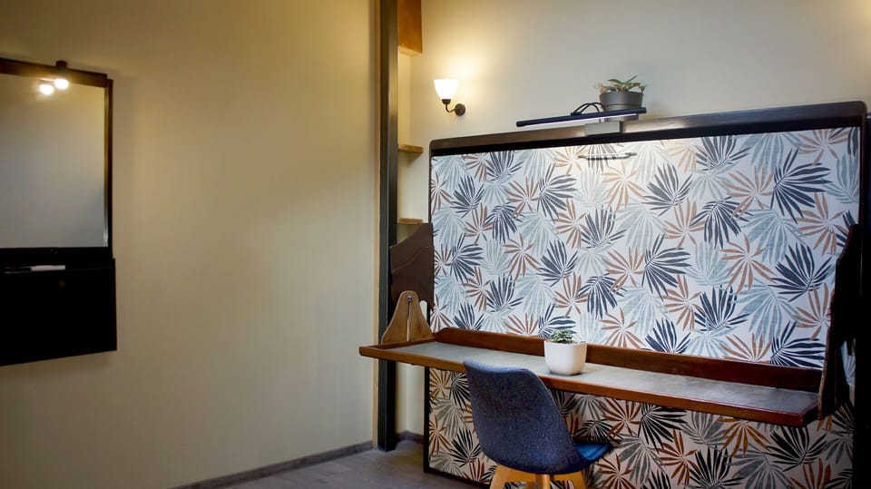 Murphy bed closed = Work office