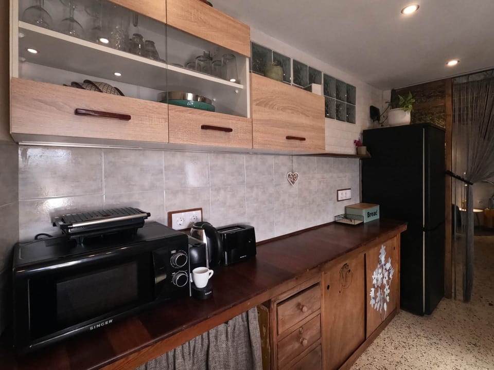 Kitchen bench