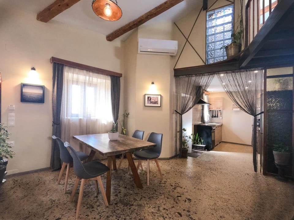 Dinning room & kitchen area