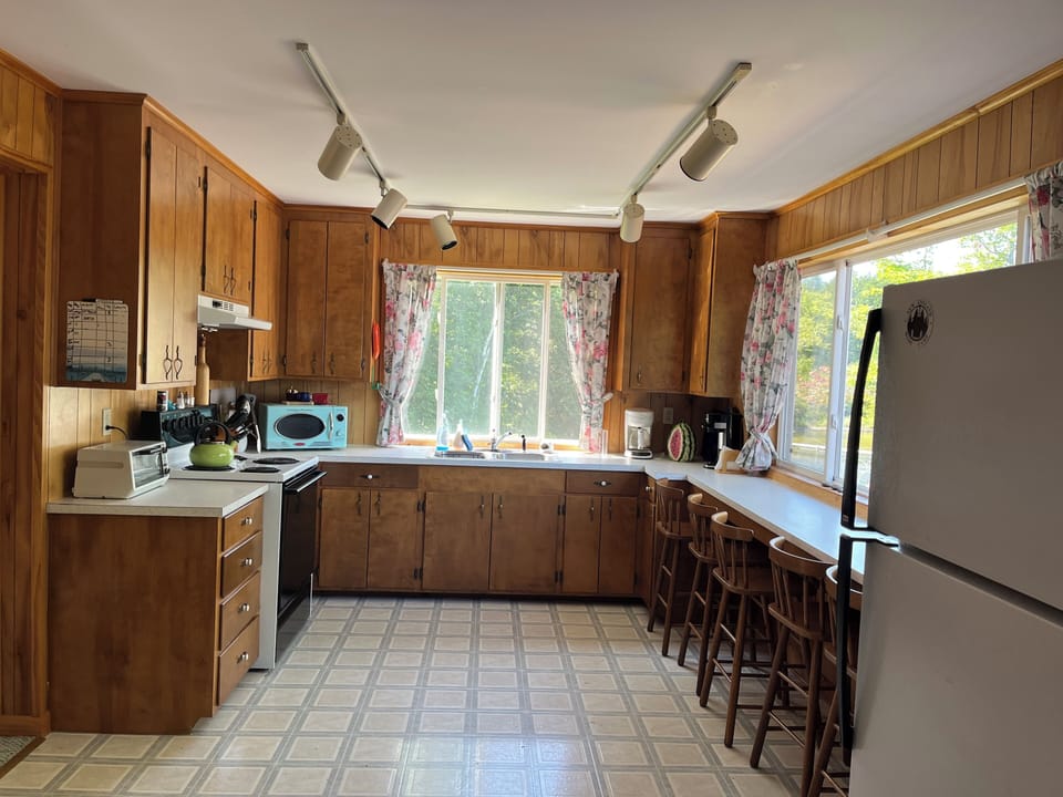 Spacious, well appointed kitchen.