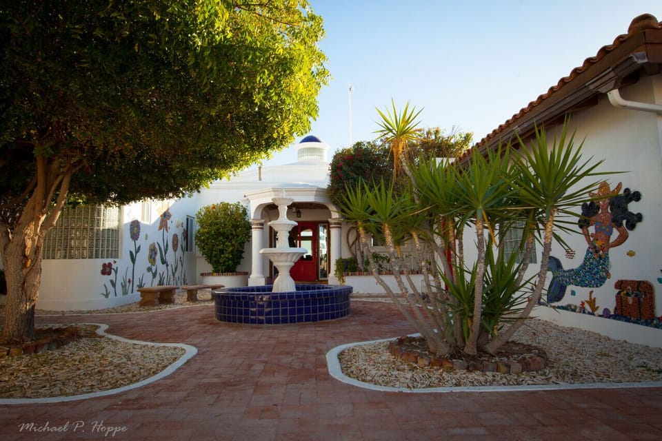 Front courtyard 2