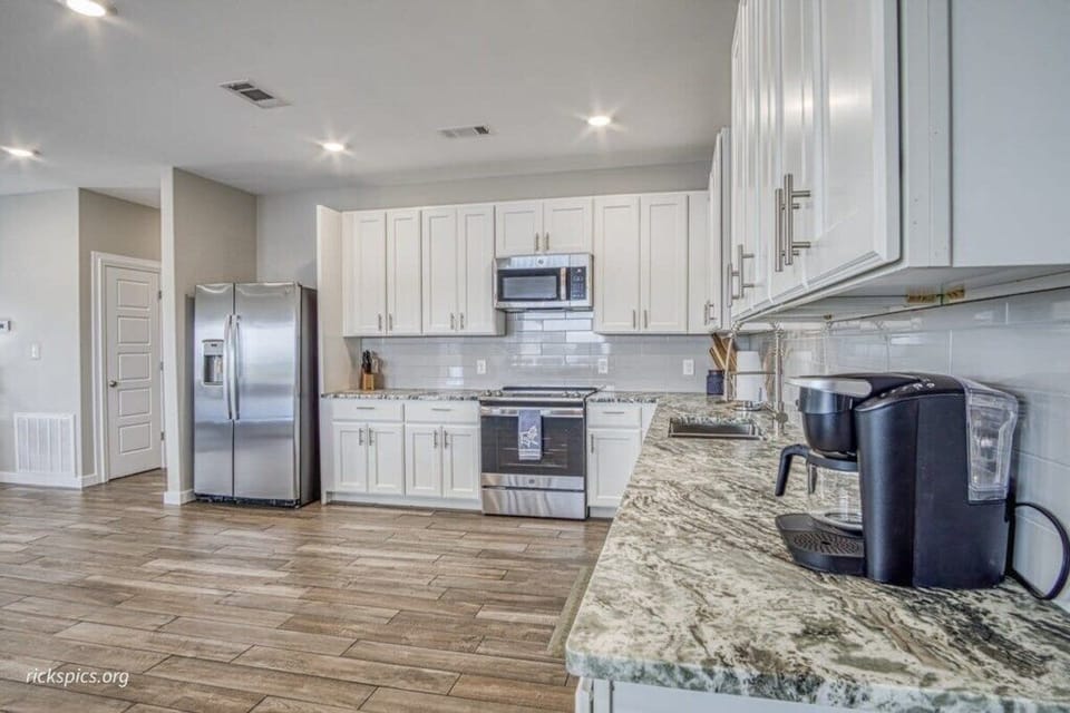 Bright and inviting Kitchen 