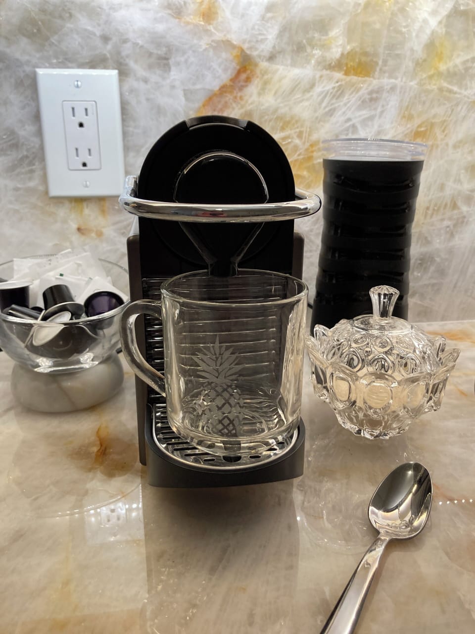 Nespresso coffee/espresso maker, with milk frother (+pods, milk, tea supplies!)