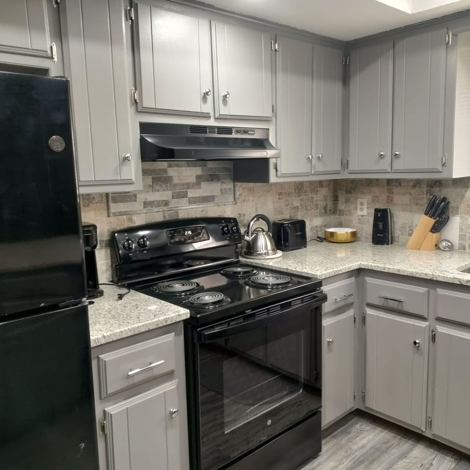 fully equipped remodel kitchen....