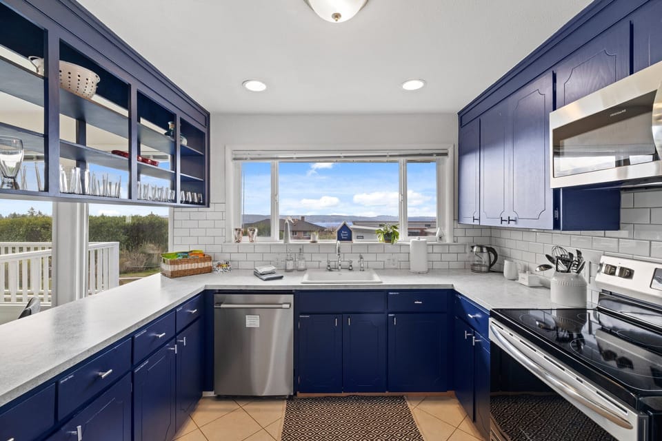 This kitchen invites aspiring chefs to unleash their creativity and prepare delicious meals with ease. Enjoy cooking!