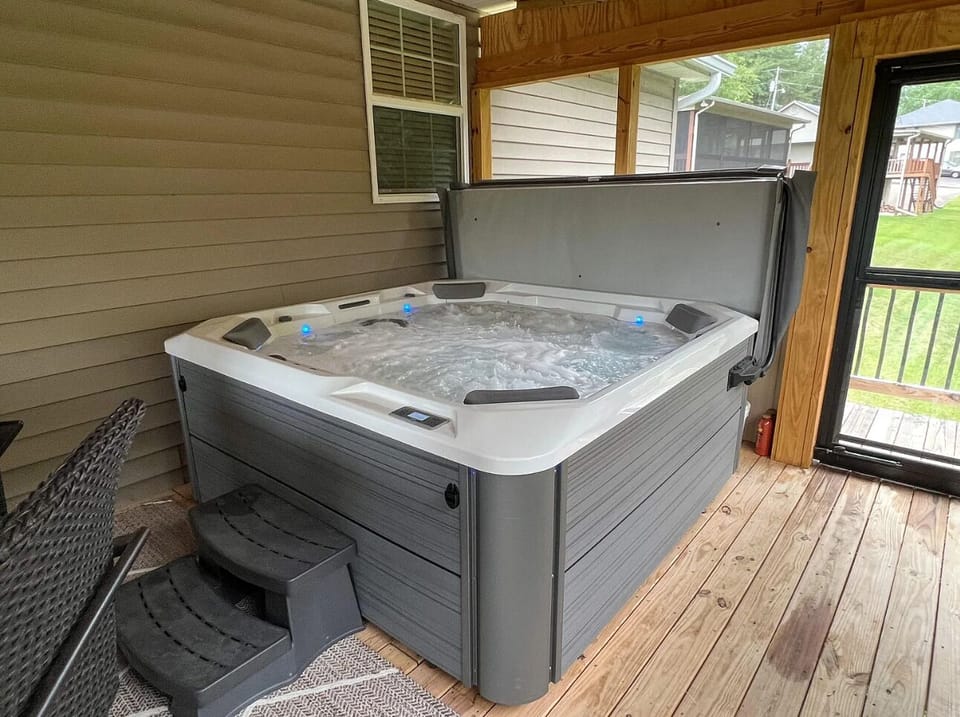 Indoor spa tub