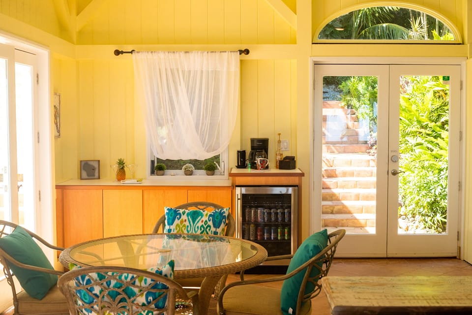 Coffee and beverage station with indoor dining.