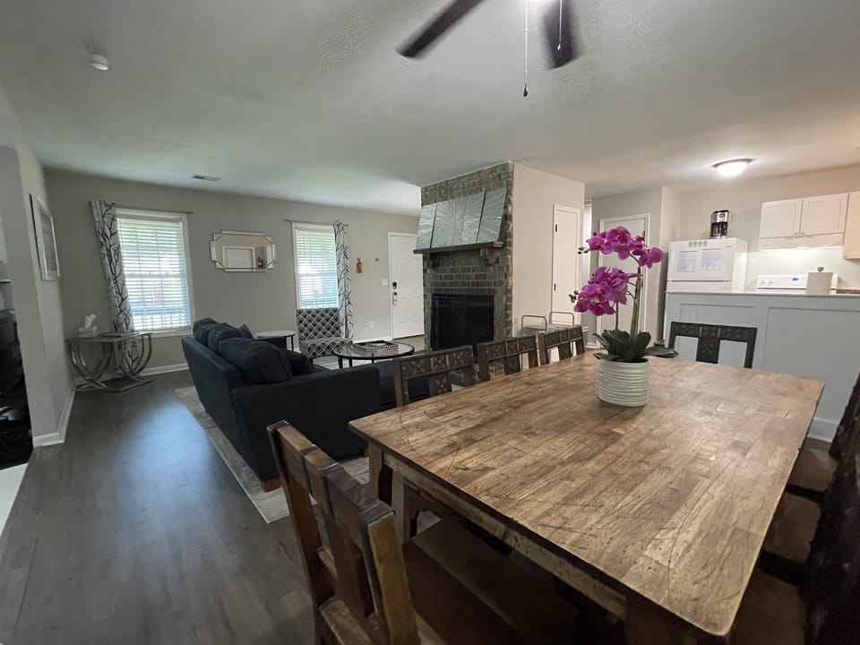 Large Dining Room with 8 person seating