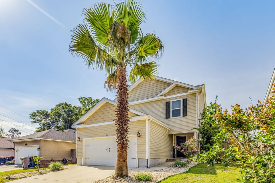The property is located within easy reach of Interstate 110, the airport, and downtown Pensacola.
